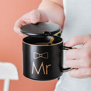 Tasse à café en céramique de grande capacité INS <span class=keywords><strong>Mr</strong></span> Mrs Couple tasse tasse avec couvercle <span class=keywords><strong>et</strong></span> cuillère modèle de simplicité pour les cadeaux vente en gros - Product Image 5