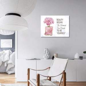 Quadro da Parete con Bottiglia Dorata e Fiori Rosa, Stampa su Tela, Stile Moderno, Parole Ispirazionali, Decorazione Kratos per Bagno - Product Image 1