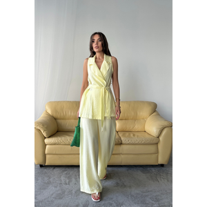 Conjunto de Verano de Dos Piezas de Tela con Estampado de Fresas, Pantalones Cortos por Encima de la Rodilla con Chaleco y Pantalones Largos, Amarillo - Para Conjuntos de Ropa - Product Image 5