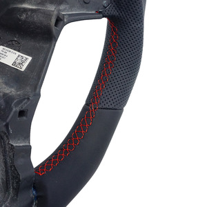 Volante VW <span class=keywords><strong>Polo</strong></span> con Franja Central Roja, Cuero Perforado, Forma de D, Base Plana, Deportivo, Costuras Mejoradas, Repuesto - Product Image 3