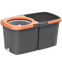 Serpillère rotative manuelle à double action avec seau amovible et panier en acier inoxydable pour un nettoyage domestique complet et sans effort