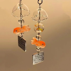 Colgante de resina plástica semielaborado estilo Instagram con diseño de pez dorado, estilo ensueño, el más vendido, con cuentas, para teléfono móvil, tipo campanilla de viento. - Product Image 2