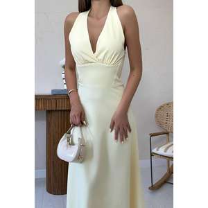 Elegante Vestido de Satén Amarillo sin Tirantes, Estilo Tubo, Asimétrico, para Fiesta de Graduación, con Cintura Natural - Product Image 2