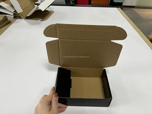 กล่องกระดาษลูกฟูกสีน้ำตาลแบบกำหนดเอง พิมพ์โลโก้สีบรอนซ์ บุฟองน้ำ บรรจุภัณฑ์นาฬิกา เป็นมิตรกับสิ่งแวดล้อม กล่องกระดาษแข็งสำหรับขนส่งทางอากาศ ปิดผนึกด้วยแม่เหล็ก - Product Image 5