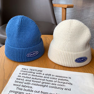 Gorros de punto enrollados térmicos 100% acrílicos, de alta elasticidad, con etiqueta bordada personalizada, de lujo, para invierno - Product Image 4