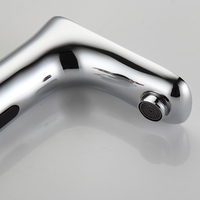 Robinet automatique monotrou électrique alimenté par batterie mitigeur d'eau chaude et froide en laiton pour lavabo de salle de bain et de cuisine