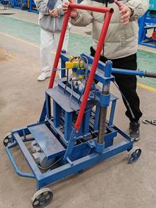 קטן נייד חלול מכונת לבנים חלול מחיר נמוך עשיית ציוד בטון בטון להכנת מכונות - Product Image 4