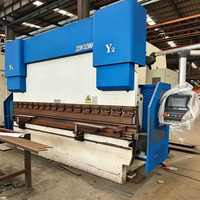 Presse plieuse CNC à serrage rapide pour échange rapide de moules, idéale pour les usines de portes d'ascenseurs