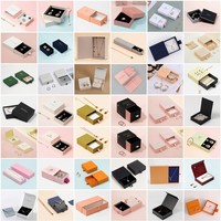 Ensemble d'emballage de bijoux de luxe portable et écologique personnalisé avec des boîtes en carton rigide, un sac en papier et un logo personnalisé