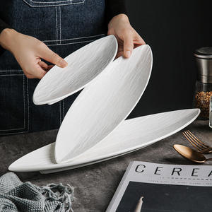 Assiette Ovale en Céramique en Forme de Feuille au Design Moderne Japonais, Vaisselle pour <span class=keywords><strong>Sushi</strong></span> pour Restaurants Commerciaux et Fêtes d'Anniversaire - Product Image 4