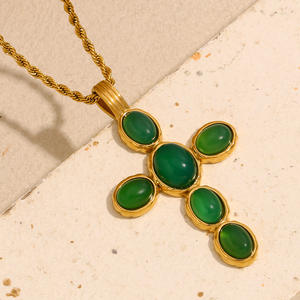 قلادة نسائية عصرية بالجملة على شكل صليب يسوع مرصع بالأحجار الكريمة، مطلية بالذهب عيار 18 قيراط من الفولاذ المقاوم للصدأ للمسيحيين - Product Image 6