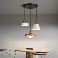 Lustre suspendu linéaire en fer de style industriel minimaliste moderne nordique pour salle à manger, comptoir de bar, éclairage 2024