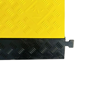 Heavy-duty PVC cáp đoạn đường nối với 5 kênh bảo vệ 2 kênh cáp tốc độ khay va chạm cao su vật liệu nhựa sàn Trunking - Product Image 4