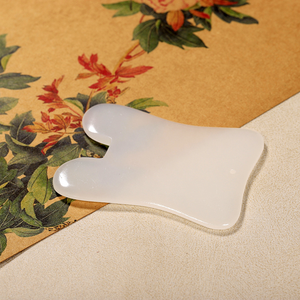 Jade blanc afghan Gua Sha Pierre naturelle <span class=keywords><strong>anti</strong></span>-âge <span class=keywords><strong>Visage</strong></span> <span class=keywords><strong>Yoga</strong></span> Masseur facial Outil de drainage lymphatique fait à la main pour le cou, le corps et la main - Product Image 4