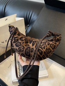 Sac à bandoulière vintage pour femme à imprimé léopard, nouveau sac à corne tendance à porter à l'épaule - Product Image 2