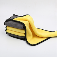 Vente Flash Serviette Professionnelle Double Couche en Polaire Corail à Bordure Jaune et Grise Séchage Rapide Vente en Gros