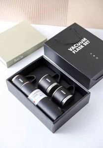 Coffret Cadeau Bouteille Isotherme avec Tasse – Bouteille d'Eau Thermique Isolée en Acier Inoxydable 304 avec 3 Couvercles – Cadeau d'Affaires - Product Image 4