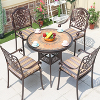 Chaise de cour durable de conception européenne impériale - Aluminium moulé avec embossage de pivoine, pieds tournés pour villa, ferme, extérieur