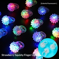 Anneau lumineux LED en forme de fraise, jouet en plastique à clignotement rapide, best-seller pour les stands de rue, vente en gros, nouveautés, livraison rapide