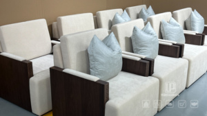 Conjunto de Muebles de Recepción Updecors Personalizados para Sala de Espera de Oficina, con Estructura de Madera y Tapicería de Tela - Product Image 5