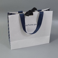 Sac cadeau boutique de luxe personnalisé avec anse ruban sacs cadeau en papier gaufré