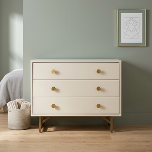 Commode/chevet moderne minimaliste en bois massif à 3 tiroirs avec quincaillerie en laiton durable pour la maison ou la chambre d'hôtel - Product Image 1