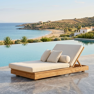 Chaise longue double en teck massif avec coussins en tissu blanc moelleux, design moderne, mobilier de jardin pour extérieur et bord de piscine - Product Image 1