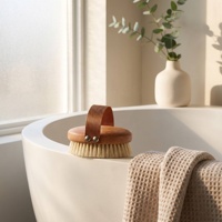 Brosse de bain et de douche ovale ZUQA à marque privée pour drainage lymphatique, en poils de sanglier naturels, avec manche en bois de Sapele et cuivre