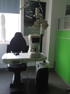DM Wholesale : Unité de fauteuil et de table d'examen ophtalmologique de haute qualité à vendre – Table et fauteuil combinés pour test de la vue en ophtalmologie - Product Image 6