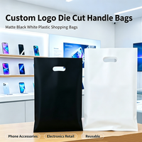 Sacs de courses en plastique noir mat avec poignée découpée et logo personnalisé pour accessoires de téléphonie mobile, emballage de détail d'électronique