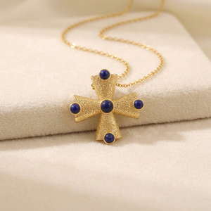 Collar con Colgante Religioso Cristiano de Lapislázuli Natural, Latón Sólido Chapado en Oro de 18k, Cruz Texturizada, Joyería, Collar de Diseño - Product Image 4
