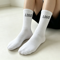 Chaussettes de sport unisexes personnalisées en coton et nylon, chaussettes à motifs jacquard brodés, chaussettes imprimées pour hommes et femmes, chaussettes athlétiques personnalisées en gros avec logo OEM