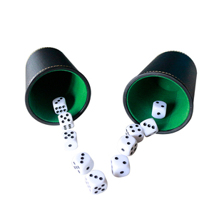 Juego de tazas de dados de polipiel con compartimento de almacenamiento, coctelera forrada de fieltro, incluye 5 dados de puntos para <span class=keywords><strong>Farkle</strong></span>/Craps/Backgammon/Bar - Product Image 3
