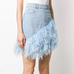 Nuovo arrivo <span class=keywords><strong>gonna</strong></span> in Denim <span class=keywords><strong>con</strong></span> <span class=keywords><strong>piume</strong></span> di struzzo blu chiaro a vita alta personalizzata - Product Image 2