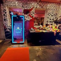 Miroir Magique Selfie Facile à Utiliser, Machine Photobooth avec Cadre LED en Forme de Cœur, Miroir Glamour en Verre de 65 Pouces avec Écran de 32 ou 43 Pouces