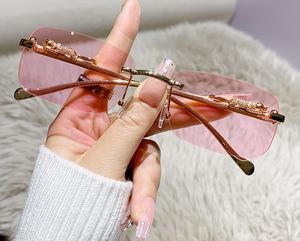 משקפיים שקופים ללא מסגרת רטרו מרובעת משקפי שמש להגנה מפני Uv לנשים וגברים - Product Image 4