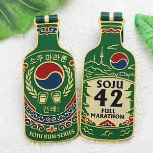 Medalla Personalizada de Aleación de Zinc Metálica con Esmalte Chapado en Oro con Forma de Botella de Soju, Medallas de Carrera de Maratón Completa de 42 km para Recuerdo - Product Image 1