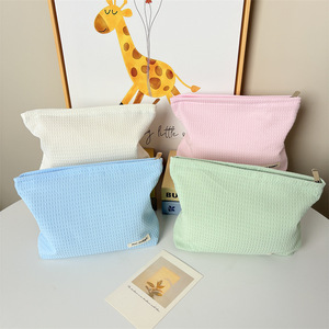 Nuova Borsa per il Trucco in Poliestere Riutilizzabile con Cerniera a Nido d'Ape, Elegante e Fresca, Pochette da Mano per Ragazze, Minimalista in Tinta Unita, Grande - Product Image 3