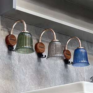 Porte-gobelets mural vintage en verre cloche avec base en bois et crochet métallique pour l'organisation des portes d'armoires <span class=keywords><strong>de</strong></span> cuisine et <span class=keywords><strong>de</strong></span> <span class=keywords><strong>salle</strong></span> <span class=keywords><strong>de</strong></span> <span class=keywords><strong>bain</strong></span> - Product Image 1