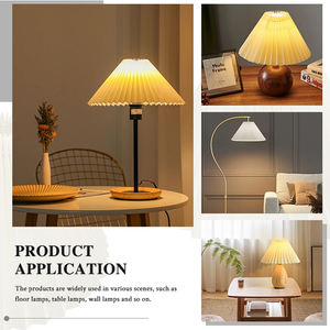 Abat-jour plissé en tissu fait main, design moderne et élégant, pour lampe de chevet avec couvercles de protection. - Product Image 5