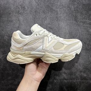 Zapatillas de running gruesas para hombre, con parte superior de gamuza transpirable y cómoda, de una marca clásica y de alta calidad. Número de modelo 9060 - Product Image 1