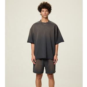 เสื้อยืดและกางเกงขาสั้นชุดเซ็ตสตรีทแวร์ทรงโอเวอร์ไซส์ 2 ชิ้น แบบเรียบๆ ไม่มีลาย สไตล์วินเทจฟอกสี  ผ้าคอตตอนผสม สำหรับผู้ชาย รับผลิตตามสั่งขายส่ง - Product Image 5