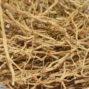 Aceite Esencial de Vetiver al por Mayor Directo del Fabricante, Aceite de Vetiver 100% Puro y Orgánico para Perfumes, Fabricación de Velas y Cuidado de la Piel - Product Image 1