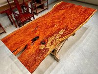 Plateau de table en bois de Bubinga bouclé à bords naturels, à usage commercial, avec motif ondulé