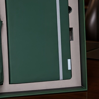 Ensemble cadeau de luxe personnalisé avec logo, comprenant un parapluie, un stylo et un carnet en cuir PU, idéal pour les réunions d'affaires et les cadeaux d'entreprise