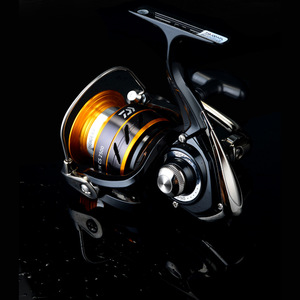 Carrete de Pesca Daiwa Mission CS, Ligero, Lanzamiento Suave, Universal para Agua Dulce y Salada - Product Image 2