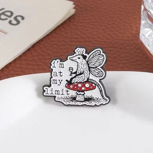 Spille Smaltate <span class=keywords><strong>a</strong></span> Forma di Possum con Ali di Farfalla Seduto su Fungo, 'I'm My Limit', per Laurea, in Lega di Zinco, Badge per Bavero, Gioielli - Product Image 4
