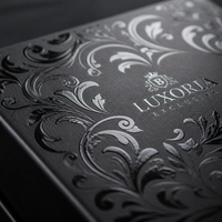 Boîte en papier laminé mat gaufré pliable de luxe, impression UV personnalisée du logo, boîte rigide pour cosmétiques et parfums avec insert en mousse EVA