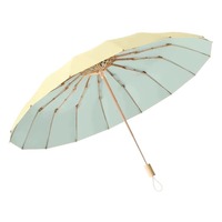 Vente en gros du fabricant Parapluies de voyage à triple manche en bois avec revêtement UV personnalisable