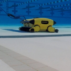Robot Limpiafondos Automático para Piscinas Comerciales Wave 300XL, Longitud del Cable 43m - Product Image 2
